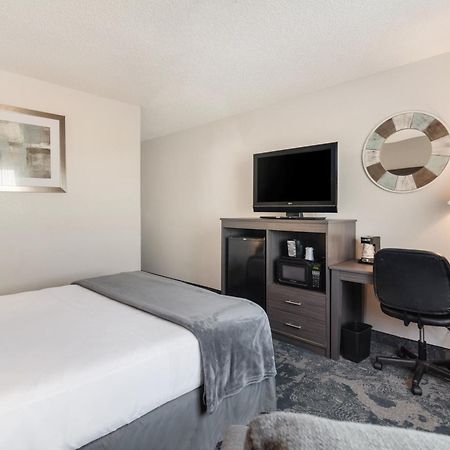 American Inn & Suites Metro Airport Romulus Dış mekan fotoğraf
