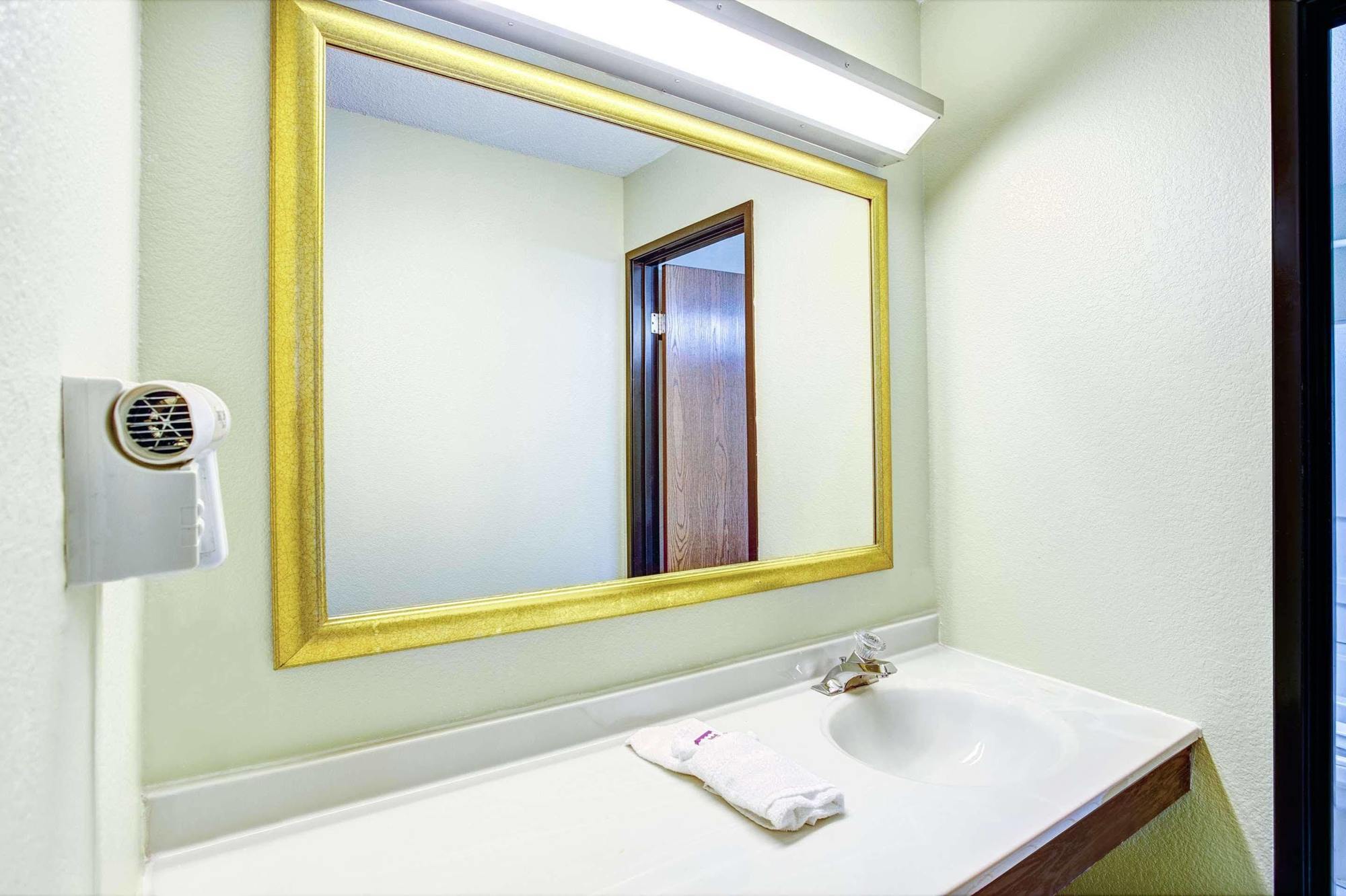 American Inn & Suites Metro Airport Romulus Dış mekan fotoğraf